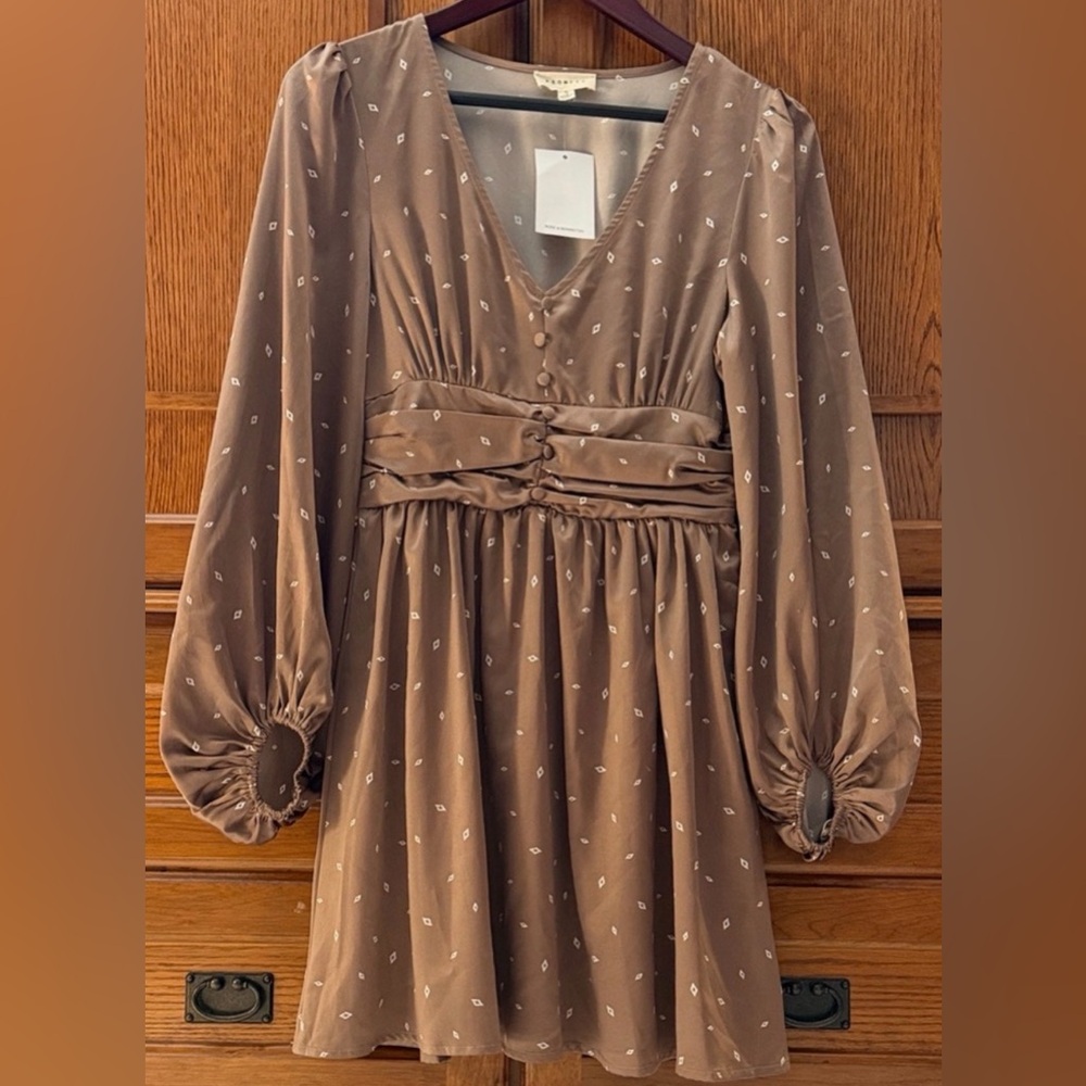 NWT Promesa V-Neck Puff Sleeve Mini Dress Cinched Liquid Satin Geometric Fairy